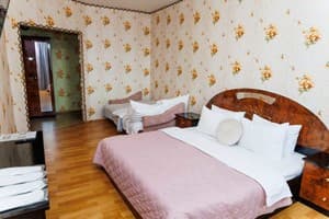 Квартира Яскраві квіти. Alex Apartments. Безконтактне заселення 24/7. Апартаменты двухместный  1