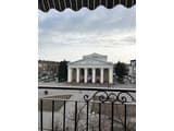 З видом на Театр Гоголя 35