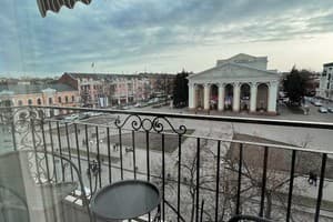 Квартира З видом на Театр Гоголя. Люкс двухместный  35