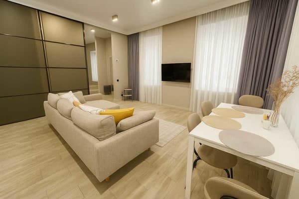 двухэтажная в отдельно стоящем доме, на ул. Первая Литейная 37 2