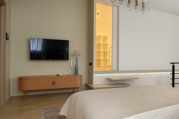 двухэтажная в отдельно стоящем доме, на ул. Первая Литейная 37 7