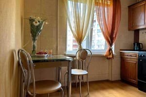 Квартира двухкомнатная на ул. Матросова 25а. Полулюкс 4-местный на ул. Матросова 25а рядом от остановки Гагарина по проспекту Соборному 11