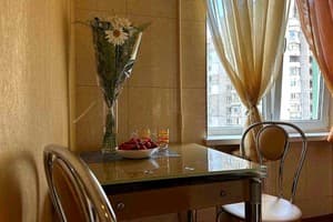 Квартира двухкомнатная на ул. Матросова 25а. Полулюкс 4-местный на ул. Матросова 25а рядом от остановки Гагарина по проспекту Соборному 12