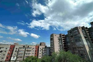 Квартира двухкомнатная на ул. Матросова 25а. Полулюкс 4-местный на ул. Матросова 25а рядом от остановки Гагарина по проспекту Соборному 17
