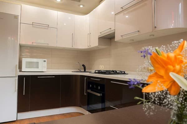 двухкомнатная возле Запорожской площади 7