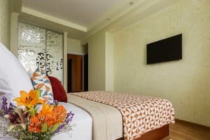 Квартира двухкомнатная возле Запорожской площади. Люкс 4-местный возле Запорожской площади 5