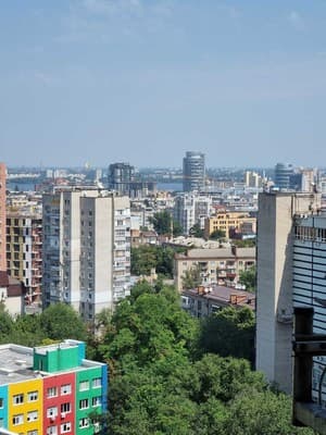 на проспекте Поля-2 10