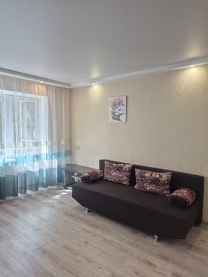 на проспекте Соборный, возле автовокзала 2