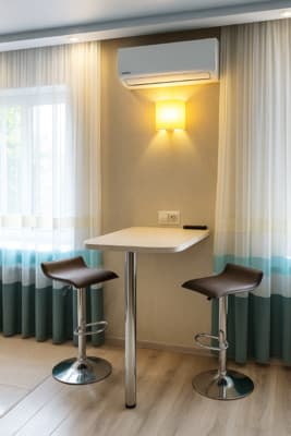 на проспекте Соборный, возле автовокзала 5