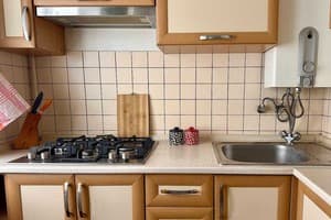 на вул. Незалежної України 65б  4