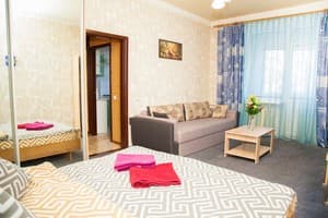 на вул. Незалежної України 82 1