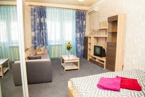 на вул. Незалежної України 82 2