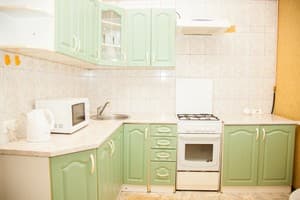 на вул. Незалежної України 82 5
