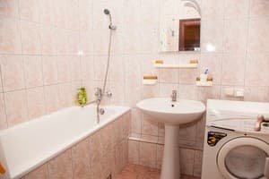 на вул. Незалежної України 82 6