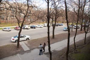 на вул. Незалежної України 82 10