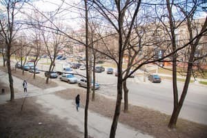 на вул. Незалежної України 82 11