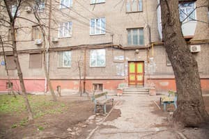 на вул. Незалежної України 82 12