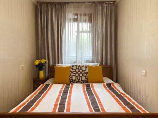 на ул. Яценко 1