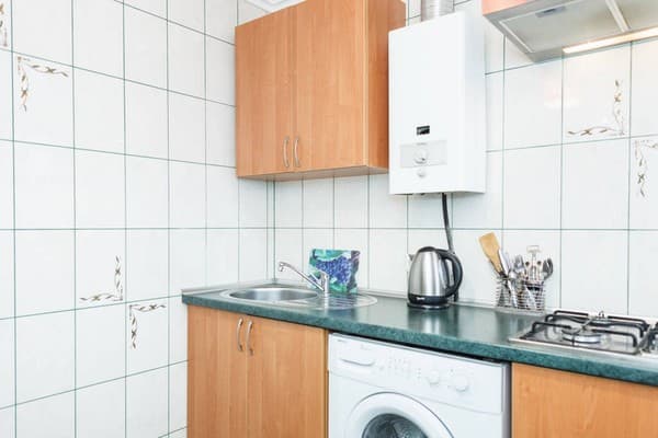 по ул. Независимой Украины 63/43 6