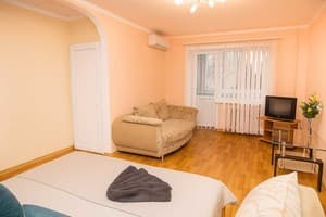 вул. Незалежної України 63/13 3