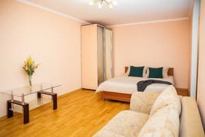 Квартира ул. Независимой Украины 63/13. Полулюкс трехместный  2