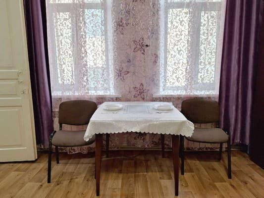 возле Березового сквера (обл. больница и госпиталь). Alex Apartments 14