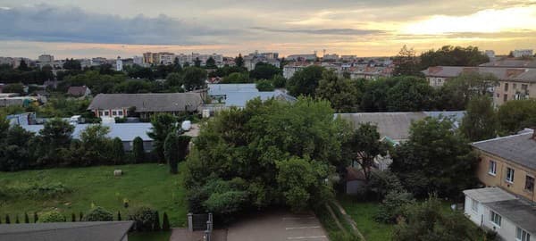 возле железнодорожного вокзала и областной больницы 10