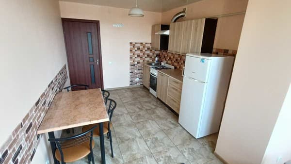 возле железнодорожного вокзала и областной больницы 13