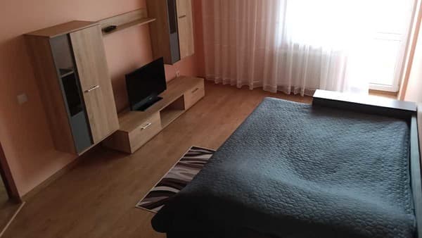 возле железнодорожного вокзала и областной больницы 15